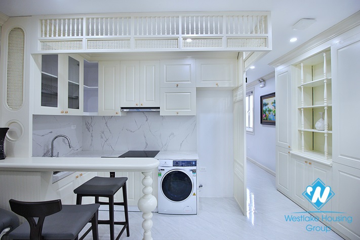 Renovated 2 beds apartment with lake view for rent in Xuan Dieu, Tay Ho